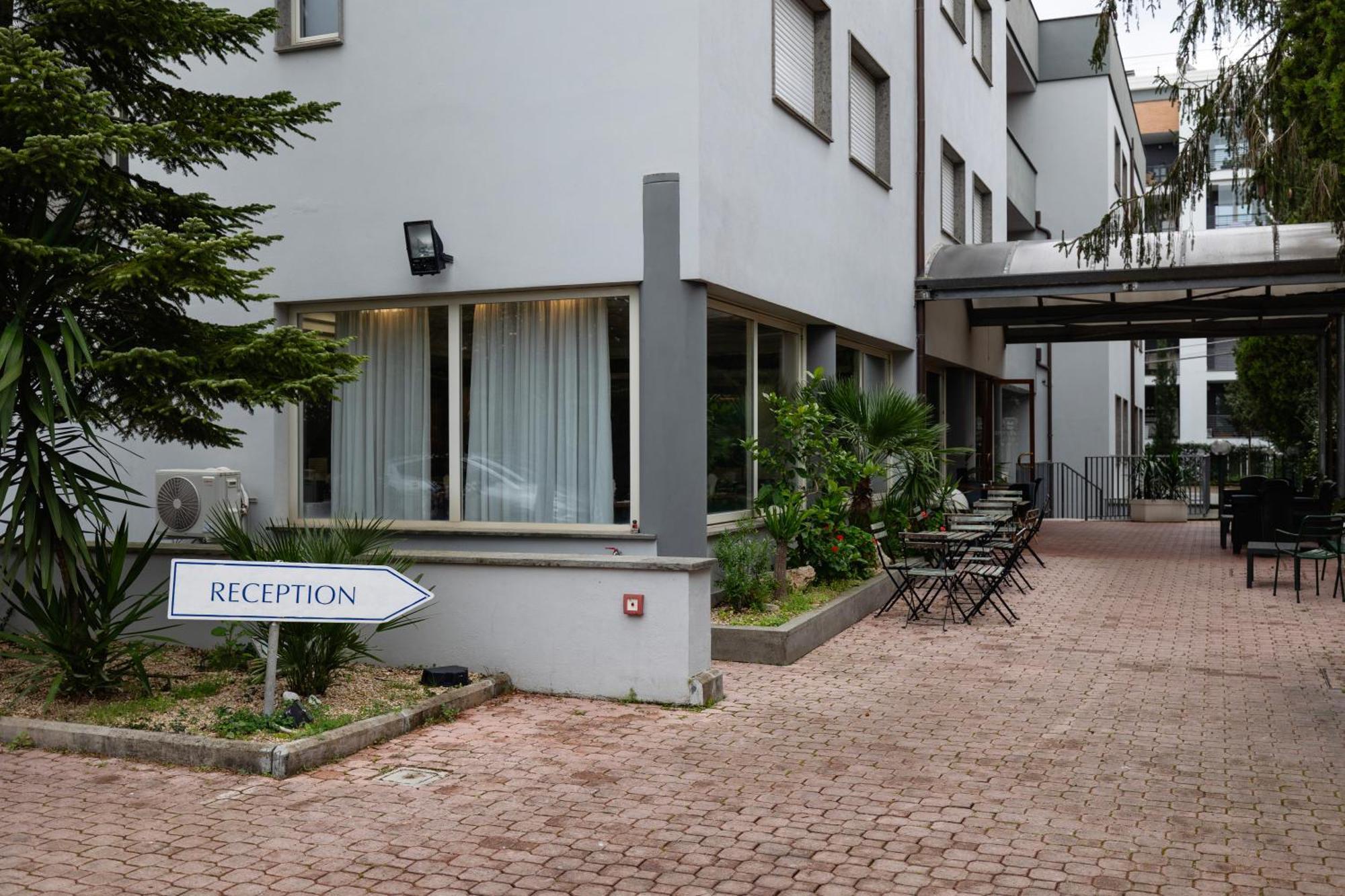 Scheppers Hotel&Hostel Rom Exterior foto